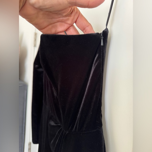 Amsale One-Shoulder Single Long Sleeve Velvet Gown in Black Size 4 NWT - Picture 9 of 11